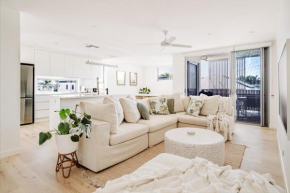 SILK - Lustrous Vacation Awaits 400m to the Beach